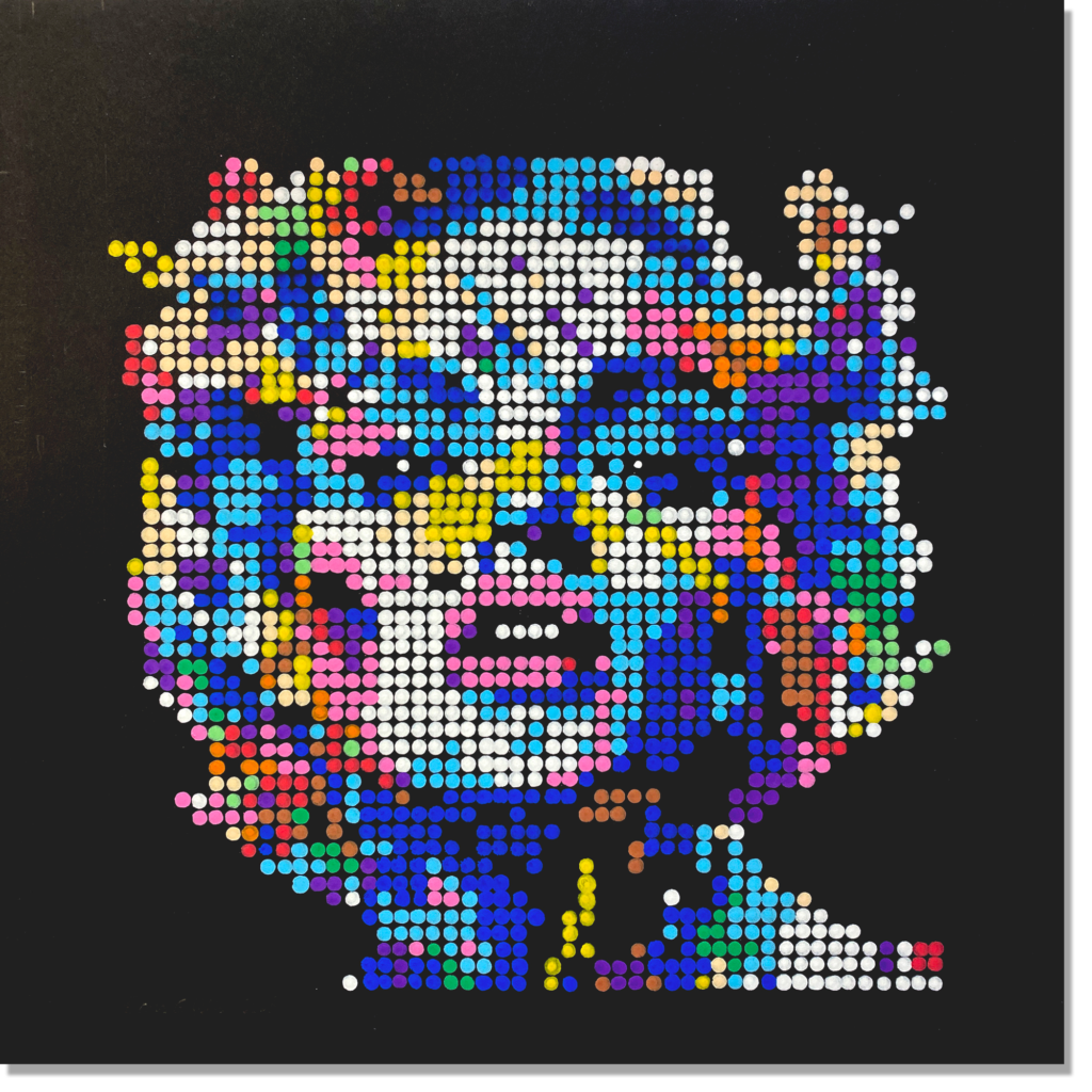 Marilyn Monroe in dikke stippen in vele kleuren.
